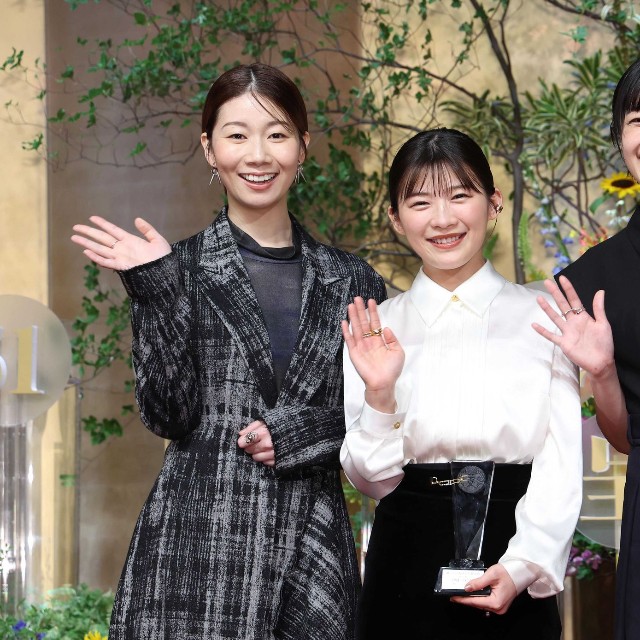 左から土居志央梨、伊藤沙莉、森田望智