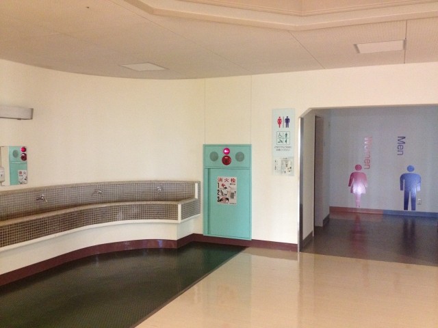 最初は「トイレ以外に判断基準はなかったんかい」と思ったという母親（photoACより「mihomiho7」さん撮影、イメージ画像）