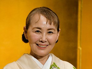 朝井まかてさん「どら蔵」に吉川英治文学賞　贈呈式で「戦争が一日も早く終わることを」