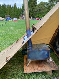 折りたたみ式のチタン製薪ストーブ。ついにここまでやってしまった、と買ったときに思ったそうです。