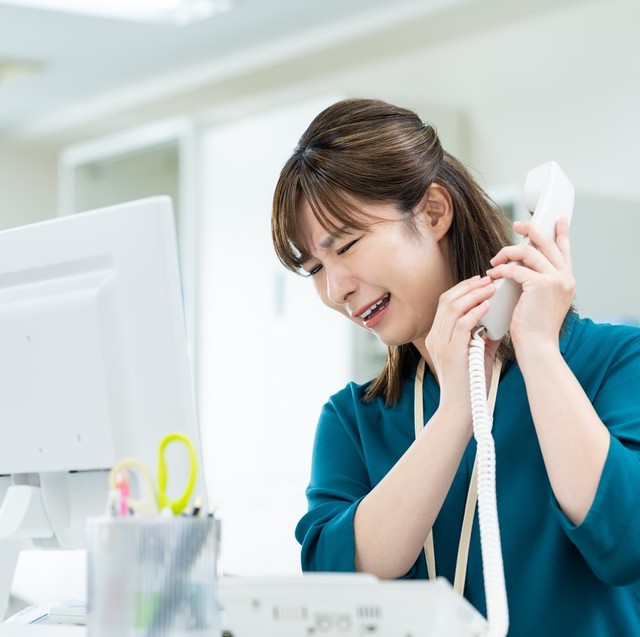 お客様からの過剰な文句…全部対応しなきゃダメ？　※画像はイメージです（arancione/photoAC）