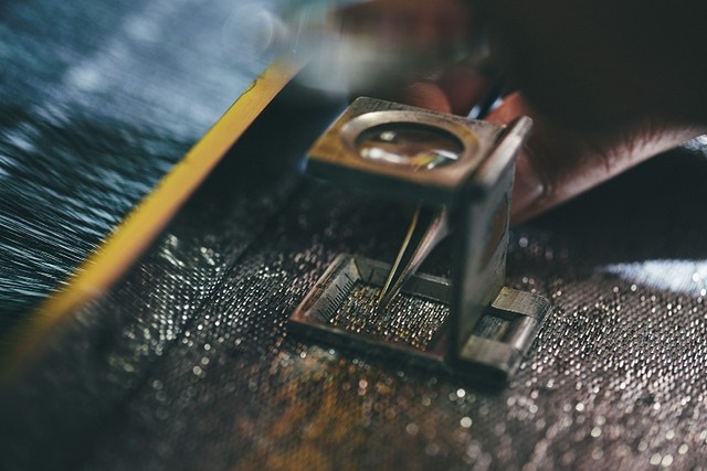 写真】グッチが西陣織の老舗「細尾」との協業で発表したバッグ「Gucci