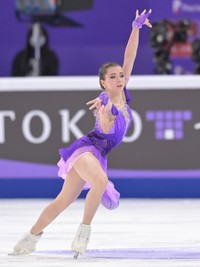 演技を見せるカミラ・ワリエワ選手