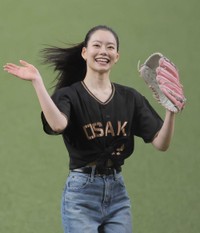 笑顔で手を振るなごみ＝京セラドーム大阪