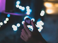 誰にも否定されない場所で着る推しのTシャツ。私は自由になれたんだ