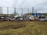 台風による被害を受け、八丈島の各地に設置された瓦礫置き場の様子（写真提供・畑中葉子）