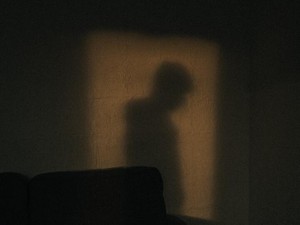 夢を叶えて始めた1人暮らしだけど、今は実家に帰りたいと願うように