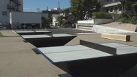 イタリア出身のアーティスト、ジャコモ・ザガネッリさんがデザインした「Tsuyama Ping Pong Platz」