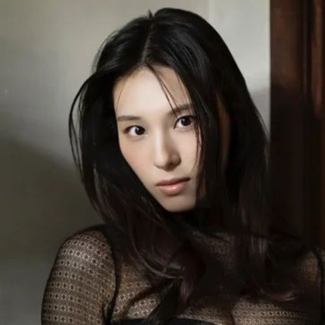 相楽伊織 写真集『Afternoon Blur』（撮影：西條彰仁、価格：2200円（税込）、発行：ワニブックス）