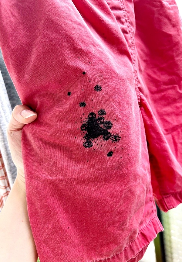 洗濯をしても色落ちしなかった「まっくろくろすけ」（画像提供：SAKI@DIY工作用さん）