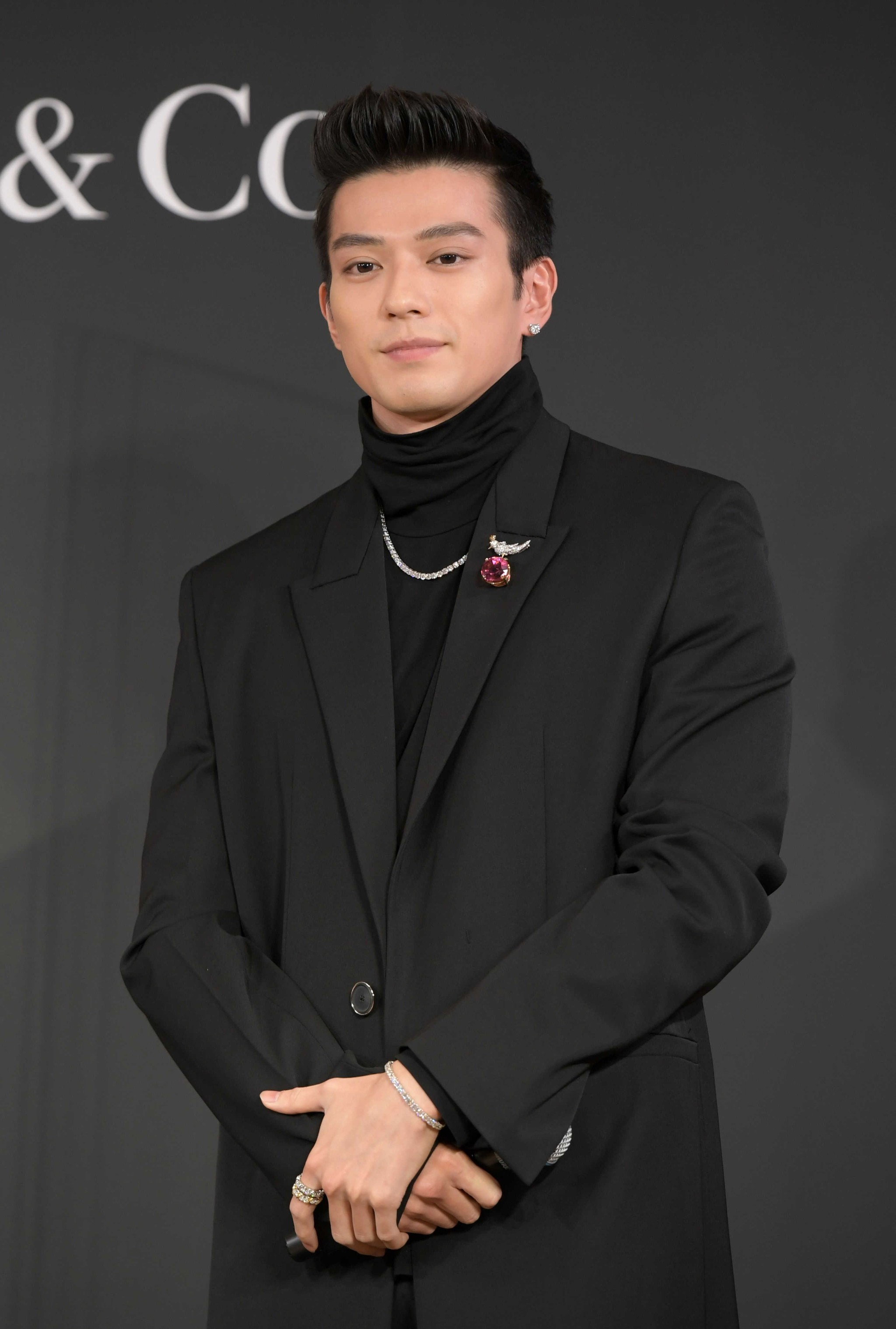 新田真剣佑、眞栄田郷敦の兄弟 父・千葉真一さん誕生日に同時結婚発表