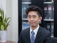 伴 幸一