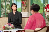 森英恵さんがデザインしたスーツで登場した森星さん