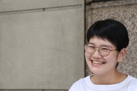 映画「お嬢ちゃん」に出演する土手理恵子