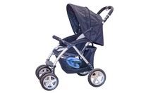 旅行用に折りたためるベビーカーを買ったら…（sergiy1975/stock.adobe.com）※画像はイメージ