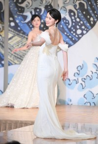 ミス日本グランプリを獲得し笑顔の吉岡恵麻さん＝2023年1月撮影