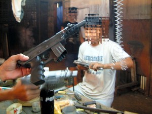 セブ島で親から子へ引き継がれる「地場産業」、それは銃の密造