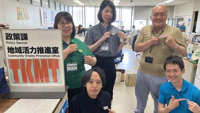 高松市がオリジナルポロシャツを製作　市のロゴマーク「TKMT」活用へ