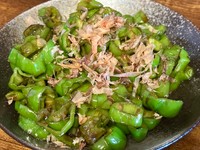 オリジナルレシピ「緑一色 ~選別を諦められしものの集い~」
1:全てを輪切りにするか、2:全てをごま油で炒める、3:醤油をかけ
コツは緑を「これくらいかな？」と思ったところから、さらに思い切って追加することだそう（騎空士鮫ミンよりも遠い場所提供）