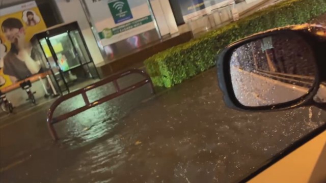 高松市で落雷を伴う激しい雨　中心部が冠水・停電　電車が一時運転見合わせ