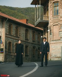 俳優の阿部寛さん（右）と宮下今日子さん（TBSドラマ「VIVANT」の公式Xから）