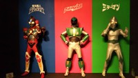 円谷プロが生んだウルトラマン以外の特撮ヒーローの姿も（右端はミラーマン）