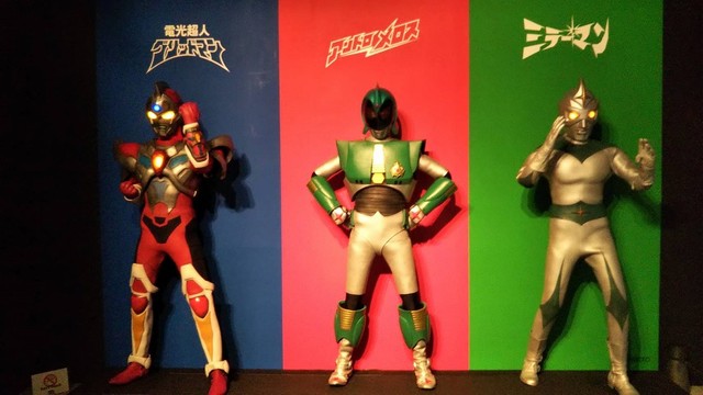 円谷プロが生んだウルトラマン以外の特撮ヒーローの姿も（右端はミラーマン）