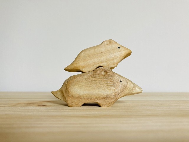 キュートな「アリクイの親子」（画像提供：たのしい木彫りさん）