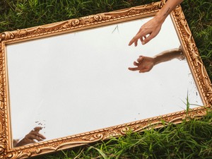 「寝てんの？起きてんの？」と聞かれる目。25歳のわたしは執刀医を決めていた