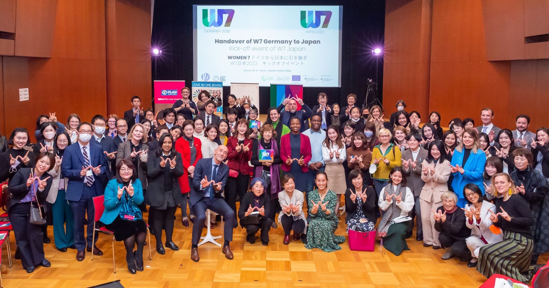 142a5d5f16a3a26a856d4e4e27a0bc