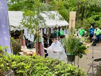 祝詞を奉じる様子（新郷村観光協会提供）