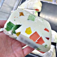 ラトビアの一般的なスーパーで売られているケーキ（画像提供：ラトビア人ロマンさん）