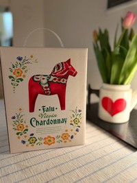 ワインの入った美しいデザインの紙袋（川上麻衣子のＸ@majko_k　より）