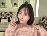 「FLASH」（25年10月7日発売号）に登場した由良ゆらのオフショット　本人のX（@yurayura_yuraa）より＝2025年10月7日投稿