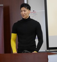 公演への決意を述べるＡＫＩＨＩＴＯ氏＝都内