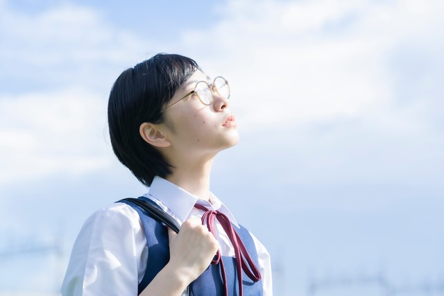 芸能人の不倫は他人事と捉えている若者※画像はイメージです（maru54/stock.adobe.com/）