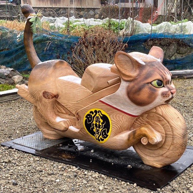 寺の飼い猫の名前にちなみ「アウアウ号」と名付けられた（雲林寺提供）