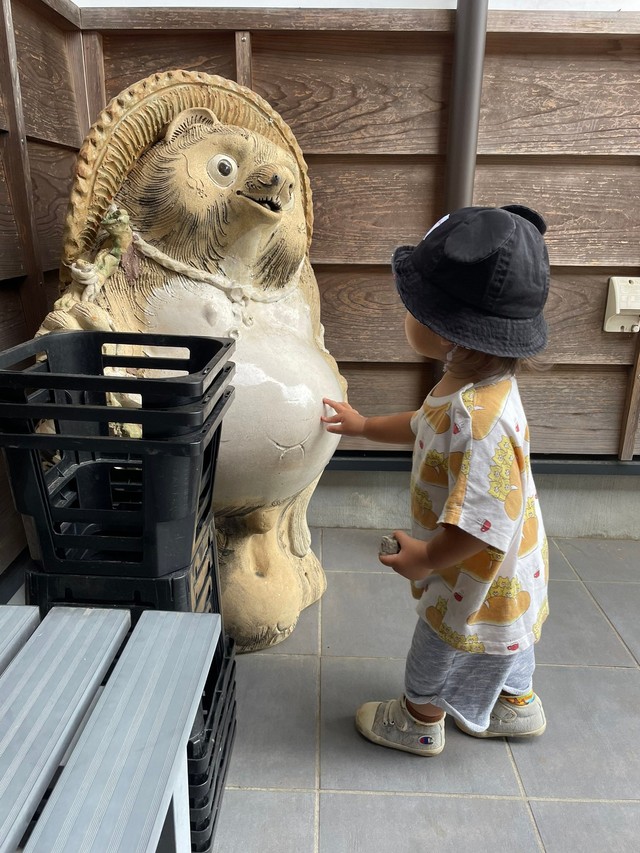 たぬきさんに「パパ！？」と声をかける男の子の写真がXで話題に（ゴンゾウR4さん提供）