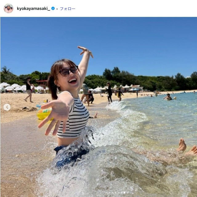 MBSの山崎香佳アナウンサー「姪に癒された沖縄　家族3世代旅行でした」（本人の公式インスタグラムから）