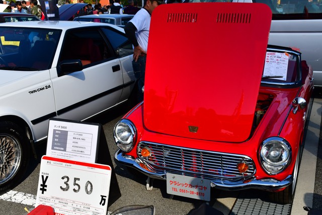 ホンダS600。まるでバイクのようなエンジン、絶対に楽しいでしょうね。