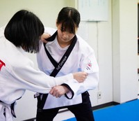 信川友日子さんが開発した道着(提供)