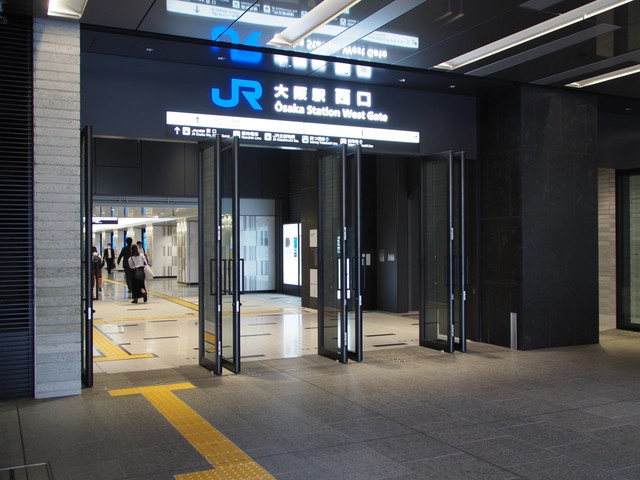JR大阪駅西口