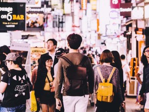 「最近の子」も「昔の人」も生きる今。「うちらの時代」と言えたら