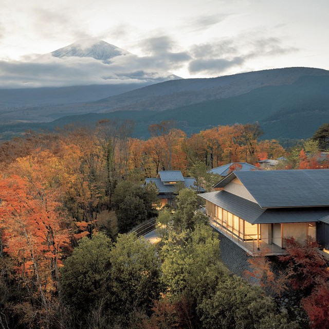 美しい芙蓉峰を望みながら至福のもてなしを堪能。