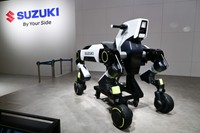 このヘッドの形状、全体のフォルム、そして「MOQBA」というネーミング。絶対あれをリスペクトしてますよね