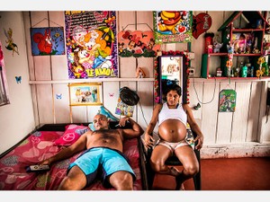 元ゲリラ兵士が母になる　和平が訪れた国に見えた、平和の象徴