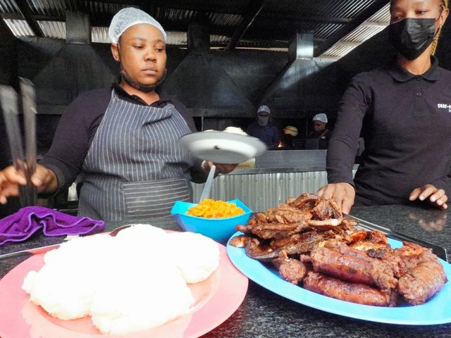 【地球をつまみ食い】南アフリカの「ブライ」　人種を超えて愛されるBBQのだいご味