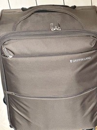 モモンガが隠れていたスーツケース（画像提供：ちゃちゃまると下僕さん）