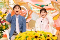 MCの藤井隆さん、井上咲楽さん©ABCテレビ