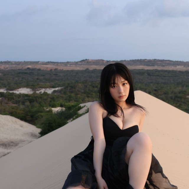 髙野真央 1st写真集より©佐藤裕之／講談社